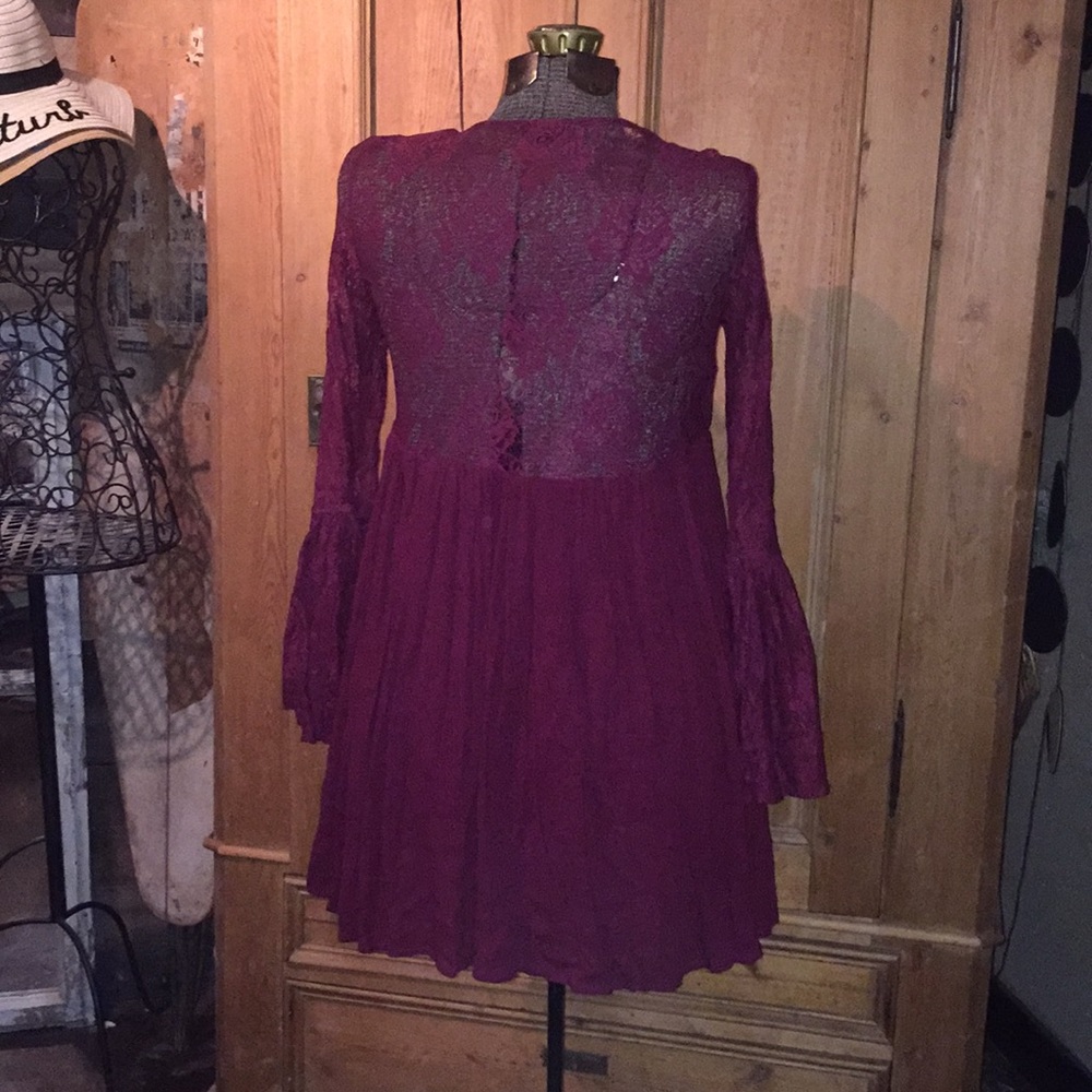 Gorgeous bell sleeve dress - Picture 2 of 3